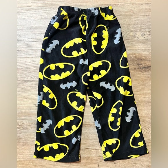 Batman 2-piece pajamas, size 4 - Picture 4 of 5